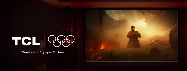 Logo TCL oraz symbol olimpijski z napisem Worldwide Olympic Partner. Obok znajduje się ekran telewizora, na którym wyświetlana jest scena z postacią stojącą w oświetlonym, dramatycznym krajobrazie.