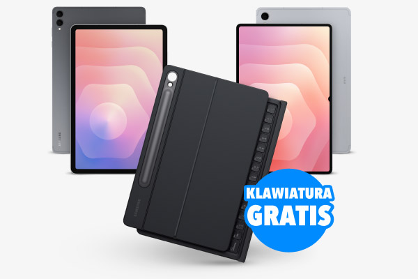 Trzy tablety z wyświetlonymi gradientowymi tapetami w odcieniach różu i pomarańczu oraz czarne etui z klawiaturą. Na niebieskim okręgu widnieje napis: Klawiatura gratis.